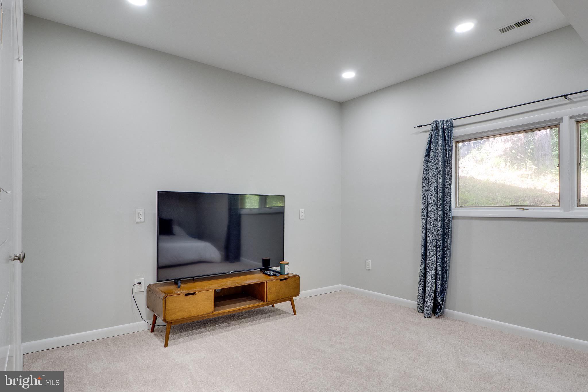 10236 Lawyers Road Vienna, VA 22181 - Photo 42 of 47