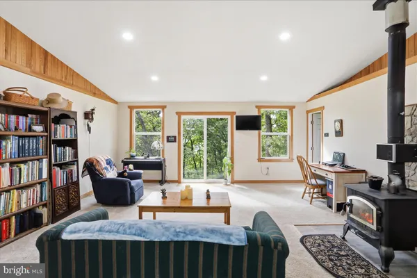 $279,000 | 936 Johnny Cake Road, Great Cacapon, WV 25422