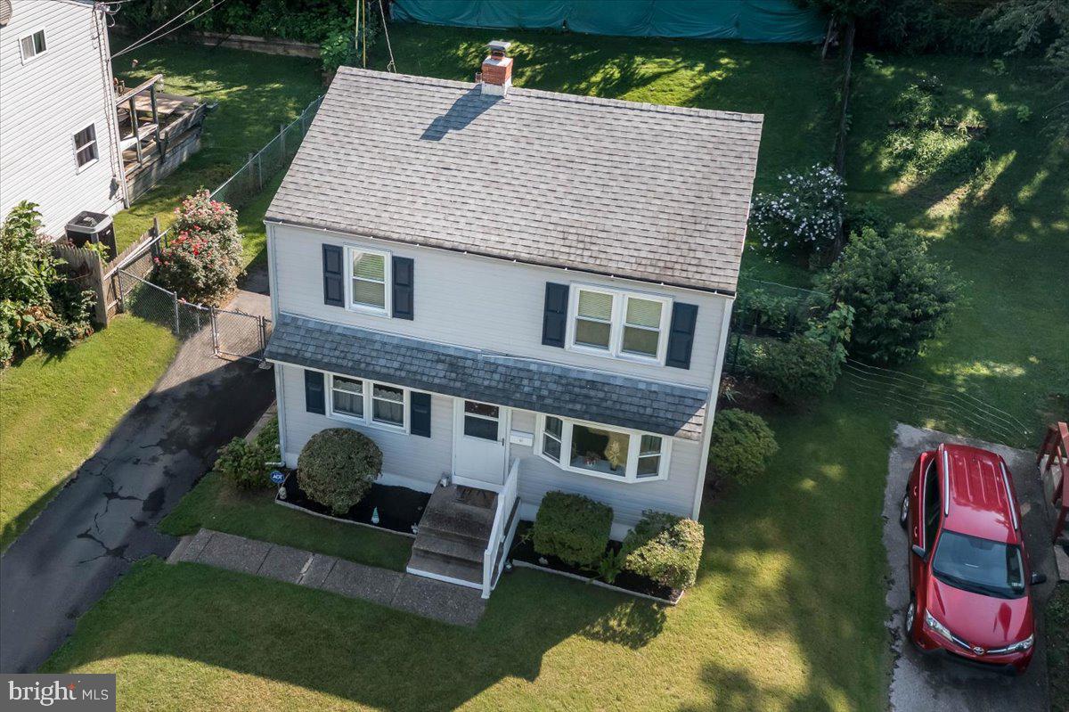 317 West Chelton Road Brookhaven, PA 19015 - Photo 2 of 19 Gallery Image 2