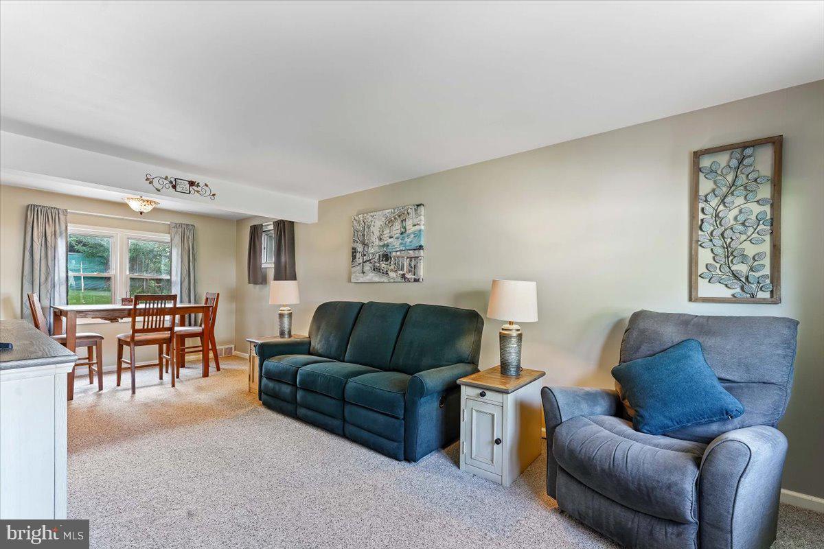 317 West Chelton Road Brookhaven, PA 19015 - Photo 5 of 19 Gallery Image 5
