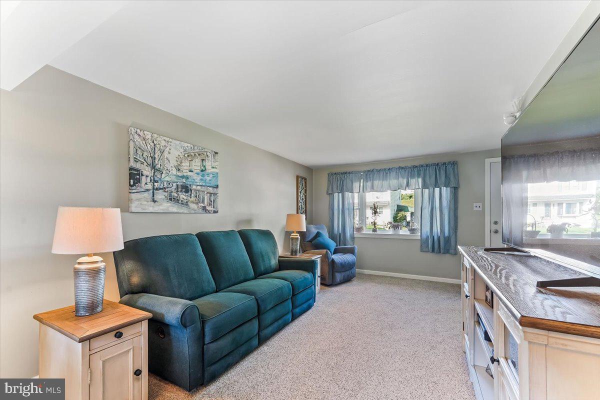 317 West Chelton Road Brookhaven, PA 19015 - Photo 6 of 19 Gallery Image 6