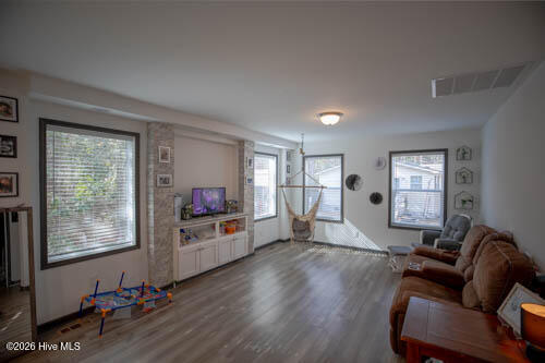 800 Wildwood Circle Hampstead, NC 28443 - Photo 18 of 34 FamilyRoom2