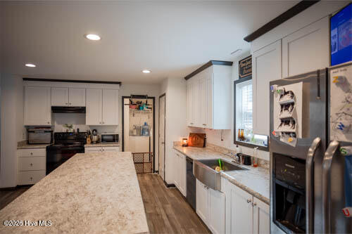 800 Wildwood Circle Hampstead, NC 28443 - Photo 19 of 34 Kitchen