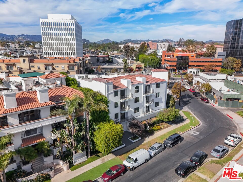 11675 Darlington Avenue, Unit 301 Los Angeles, CA 90049 - Photo 15 of 16 a city view