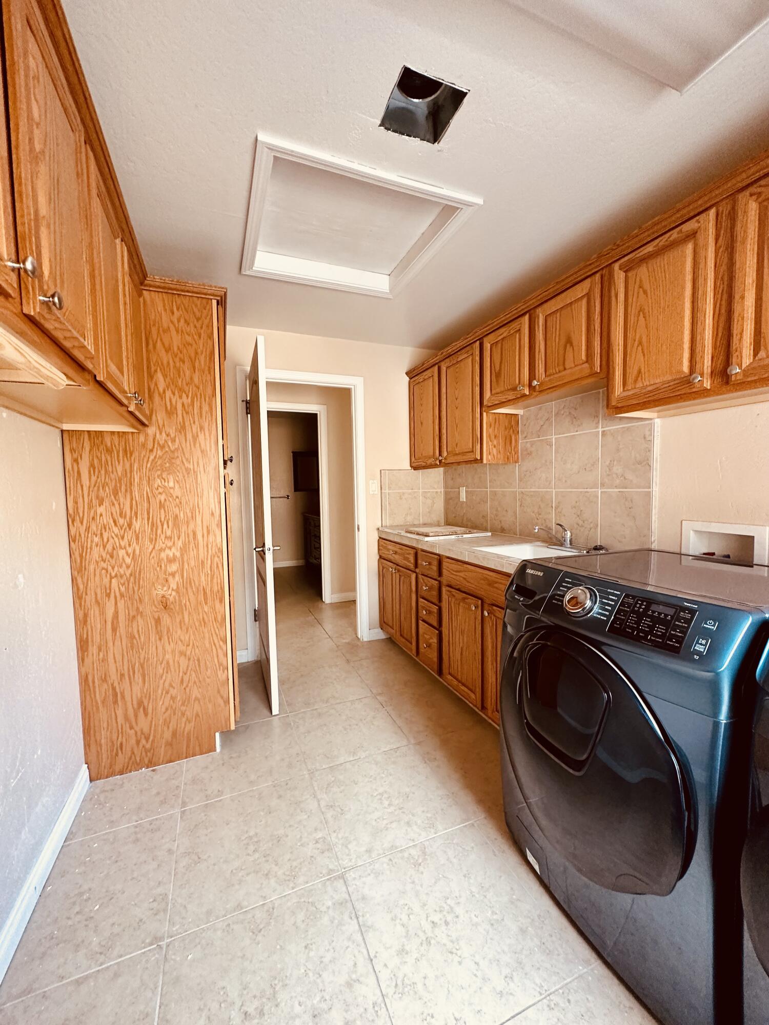41231 Sierra Drive Three Rivers, CA 93271 - Photo 19 of 37 Laundry room pic 2