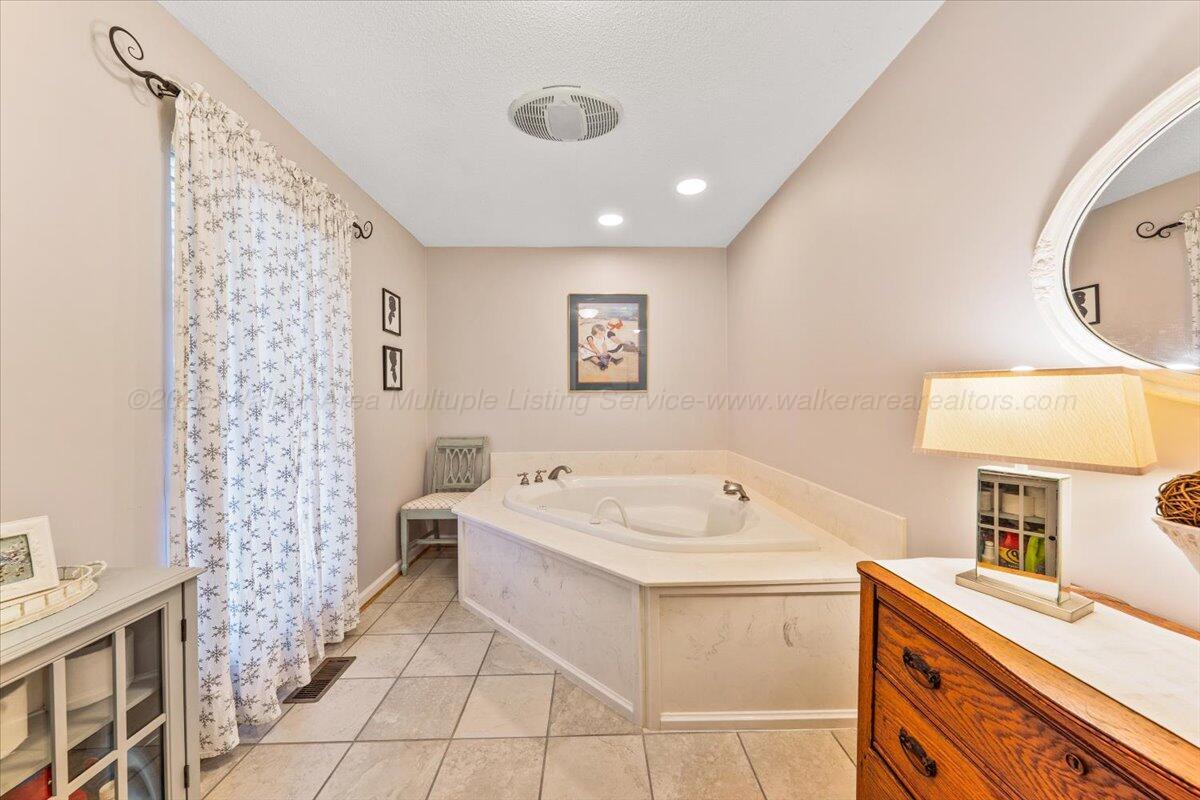 1686 Buttermilk Road Cordova, AL 35550 - Photo 28 of 48 Bathroom