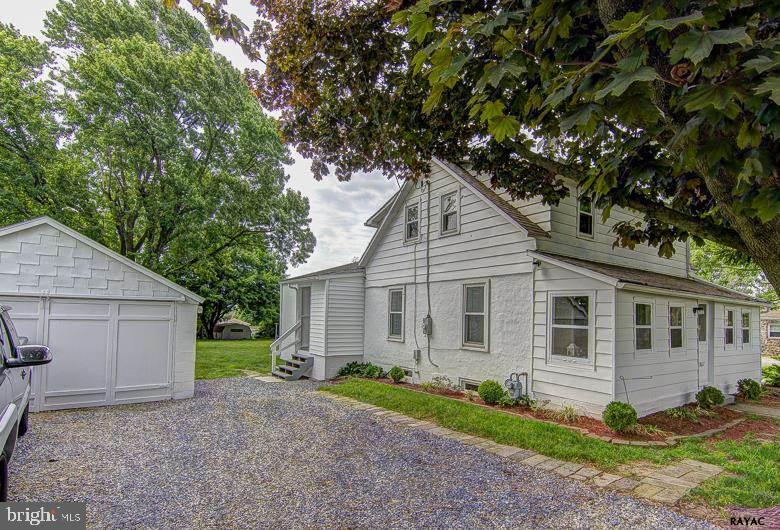 2867 Oakland Road Dover, PA 17315 - Photo 2 of 28 Gallery Image 2
