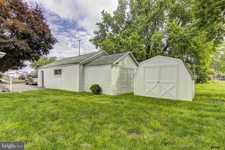 2867 Oakland Road Dover, PA 17315 - Photo 4 of 28 Gallery Image 4