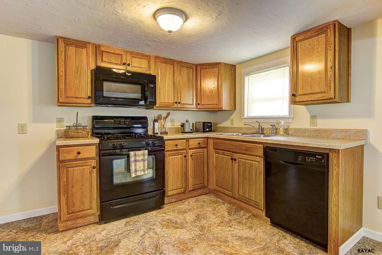 2867 Oakland Road Dover, PA 17315 - Photo 7 of 28 Gallery Image 7