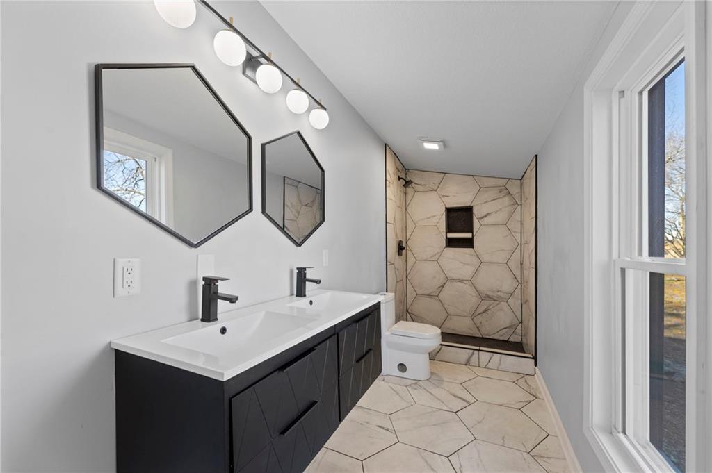 236 South Ash Street Ottawa, KS 66067 - Photo 11 of 32