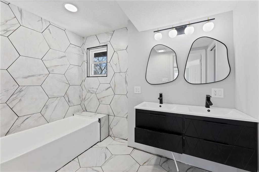 236 South Ash Street Ottawa, KS 66067 - Photo 12 of 32