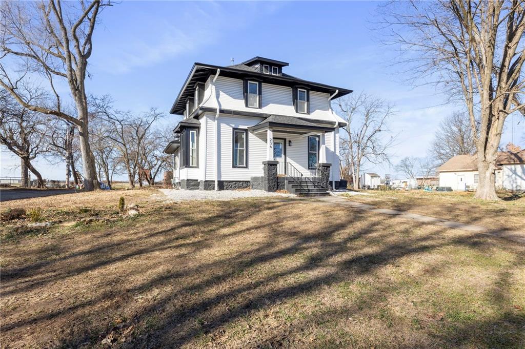 236 South Ash Street Ottawa, KS 66067 - Photo 2 of 32