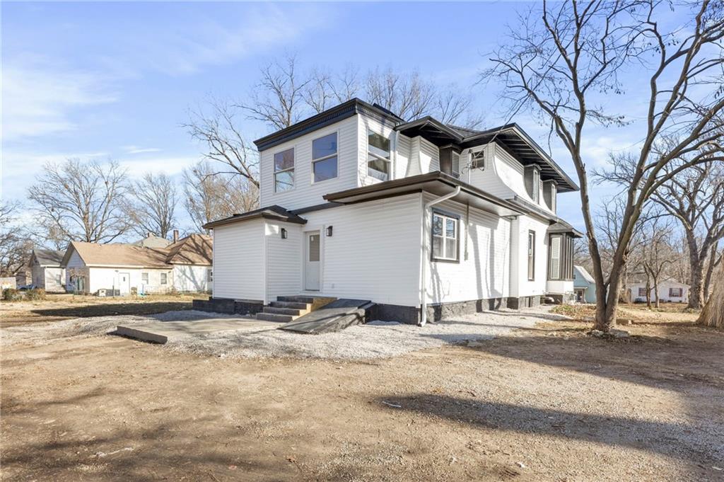 236 South Ash Street Ottawa, KS 66067 - Photo 5 of 34