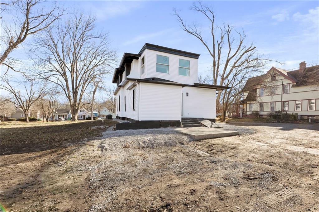 236 South Ash Street Ottawa, KS 66067 - Photo 6 of 34