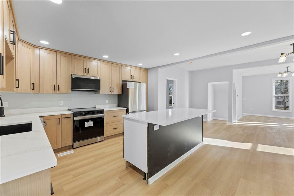 236 South Ash Street Ottawa, KS 66067 - Photo 10 of 32