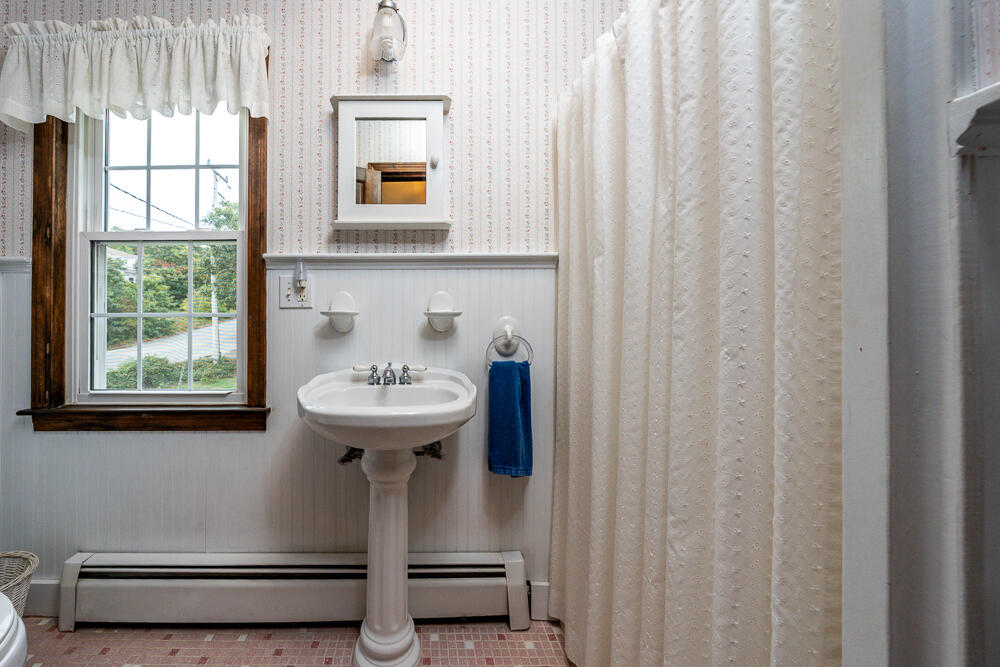 95 Barker Street Wellfleet, MA 02667 - Photo 33 of 48 upperbath