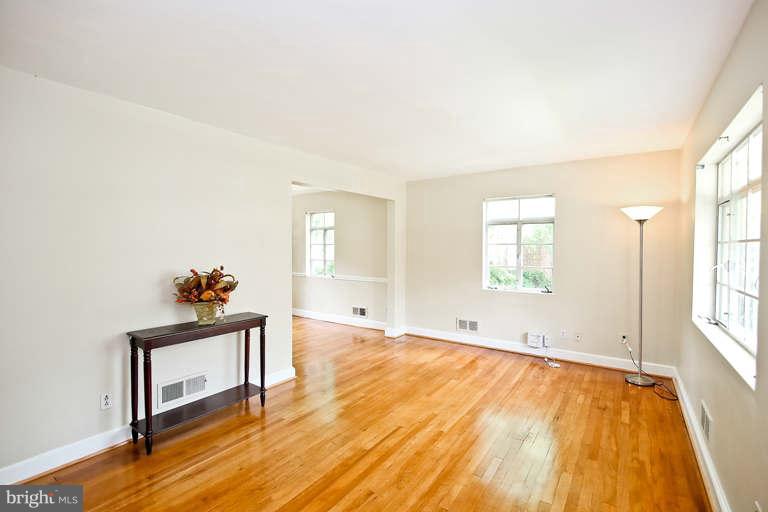 1832 Brisbane Street Silver Spring, MD 20902 - Photo 2 of 18 Living Room