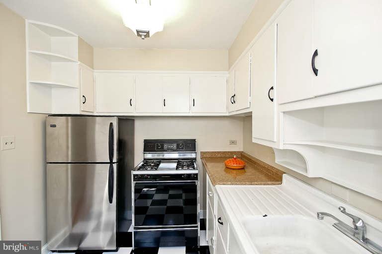1832 Brisbane Street Silver Spring, MD 20902 - Photo 8 of 18 Kitchen