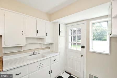 1832 Brisbane Street Silver Spring, MD 20902 - Photo 9 of 18 Kitchen