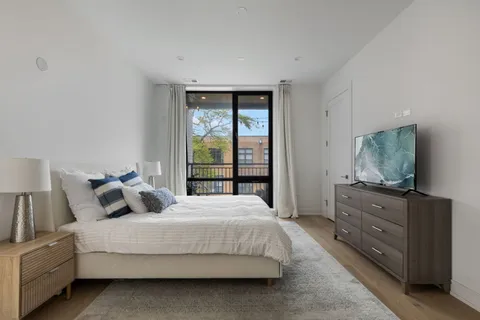 $759,000 | 2405 West Iowa Street, Unit 303, Chicago, IL 60622