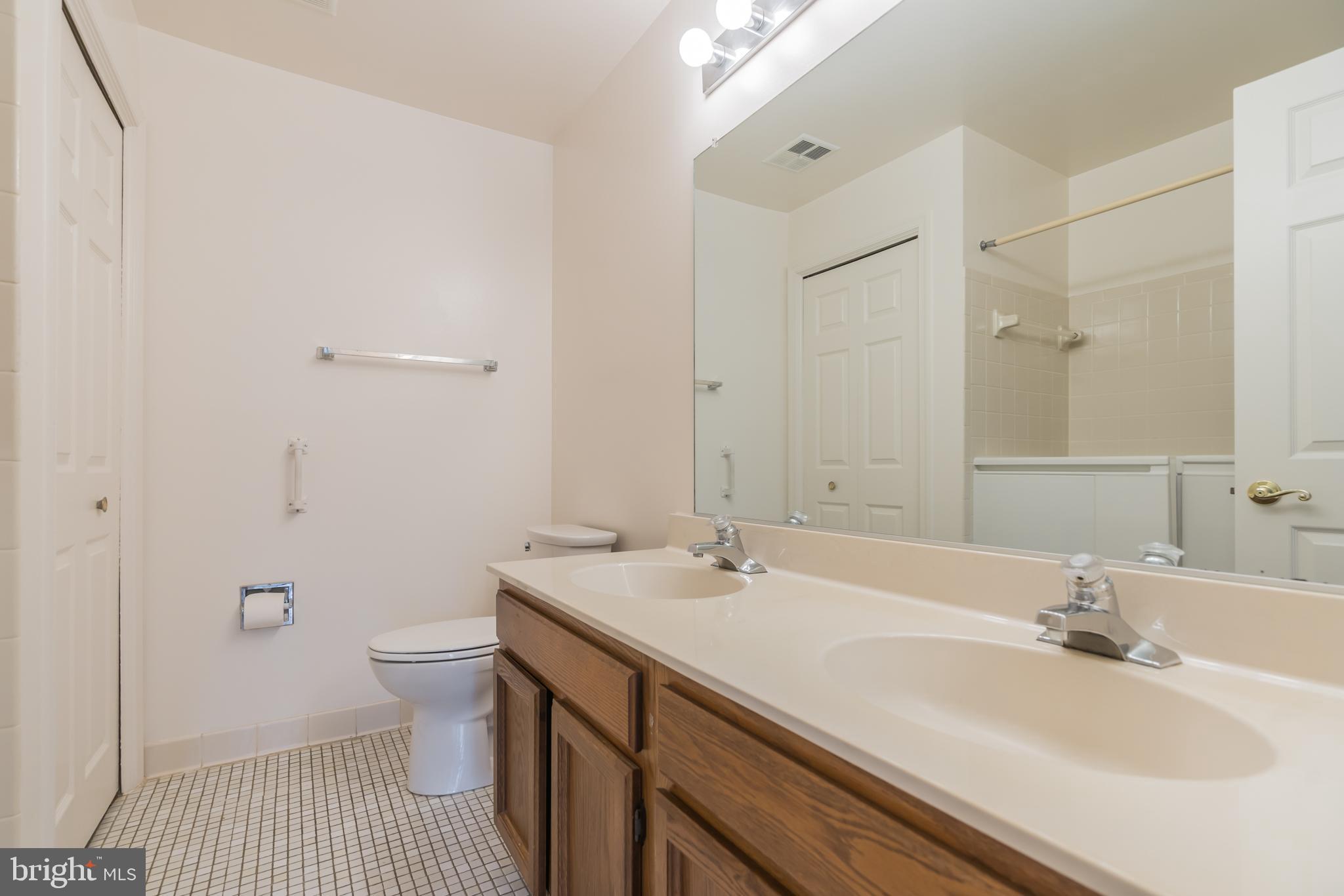 10717 Kings Riding Way, Unit 202 Rockville, MD 20852 - Photo 24 of 34 Owner's bathroom