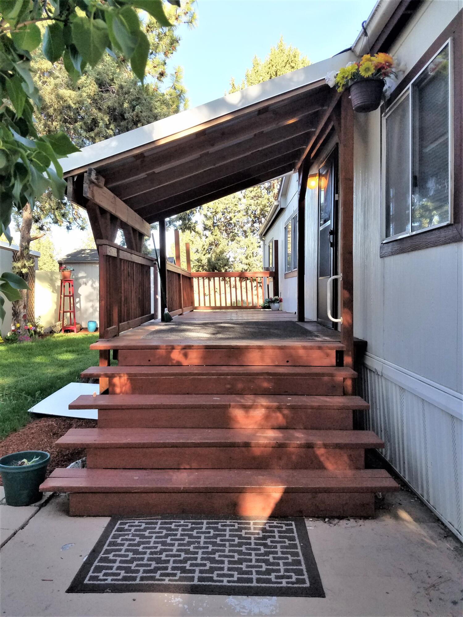 61000 Brosterhous Road, Unit 583 Bend, OR 97702 - Photo 17 of 18 583 - porch