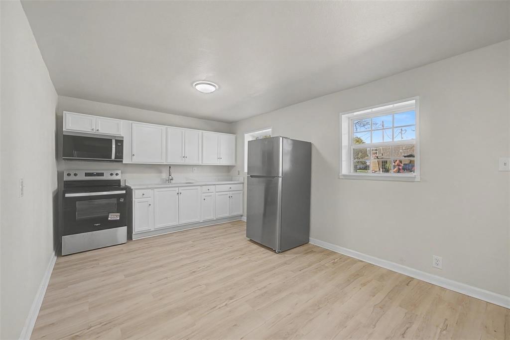 9021 White Settlement Road, Unit B White Settlement, TX 76108 - Photo 11 of 19 Kitchen