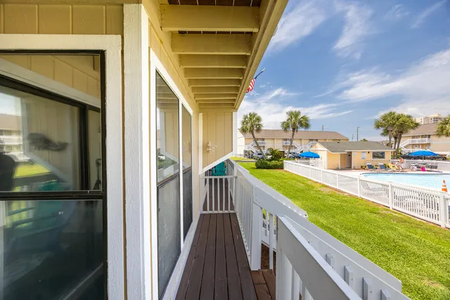 a view of an outdoor space