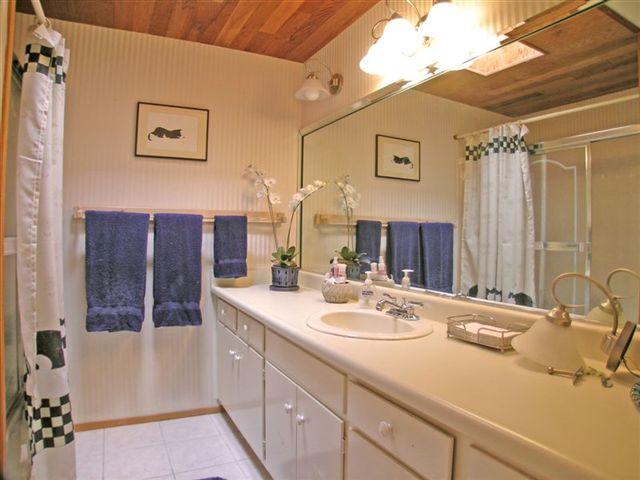 494 Reed Court Santa Barbara, CA 93117 - Photo 10 of 22 Hall Bathroom
