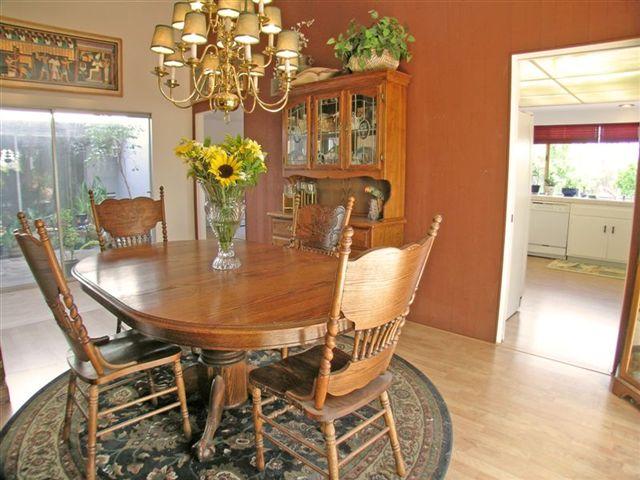 494 Reed Court Santa Barbara, CA 93117 - Photo 4 of 22 Dining Room with Sliders to Deck