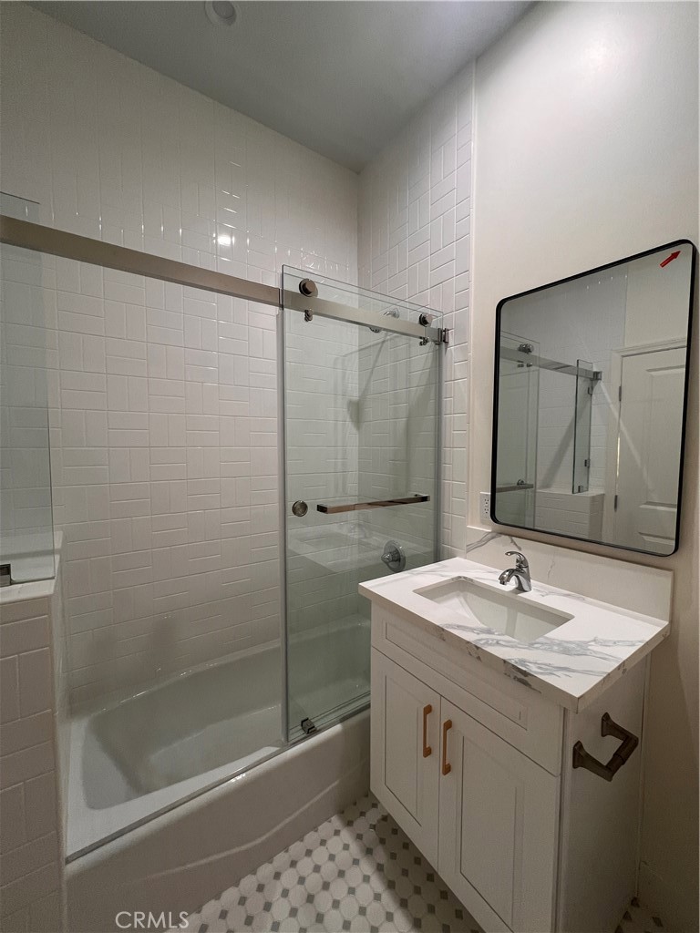 424 Concord Avenue, Unit 1 Monrovia, CA 91016 - Photo 9 of 11 Bathroom #2
