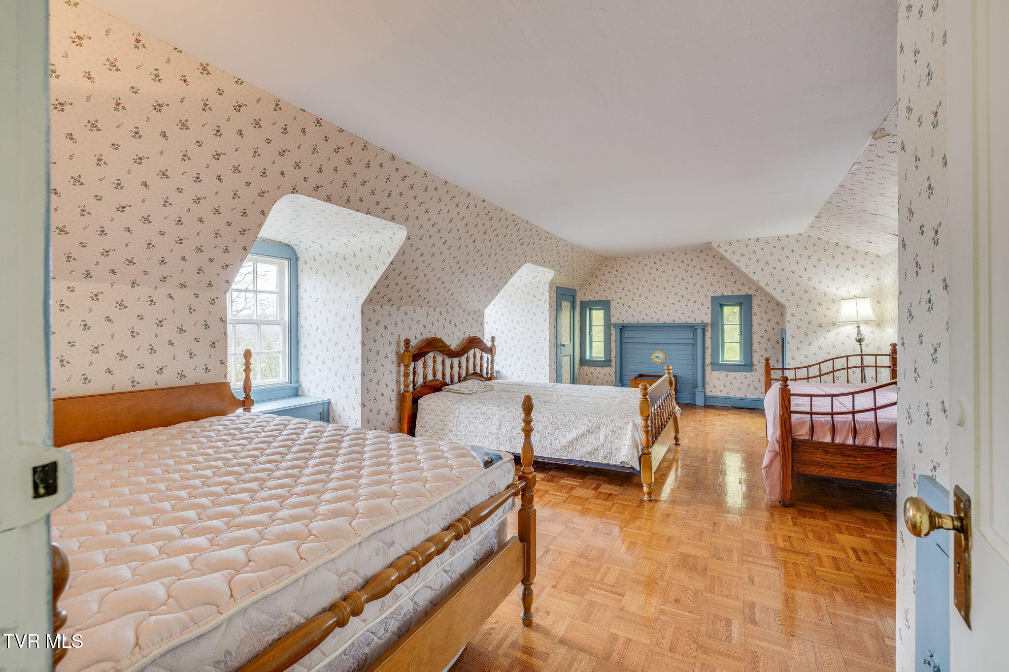 322 Spruce Street Bristol, TN 37620 - Photo 101 of 121 096