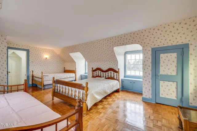 $875,000 | 322 Spruce Street, Bristol, TN 37620