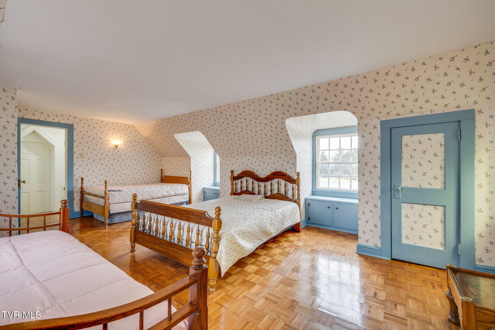 322 Spruce Street Bristol, TN 37620 - Photo 102 of 121 097