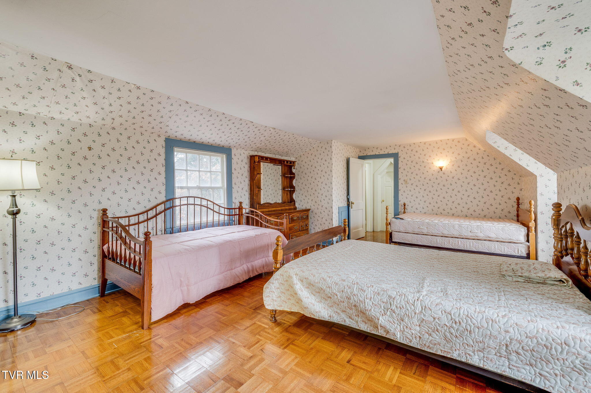 322 Spruce Street Bristol, TN 37620 - Photo 103 of 121 098