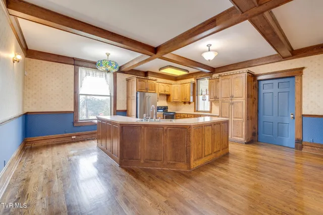 $875,000 | 322 Spruce Street, Bristol, TN 37620