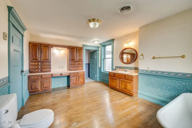 $875,000 | 322 Spruce Street, Bristol, TN 37620