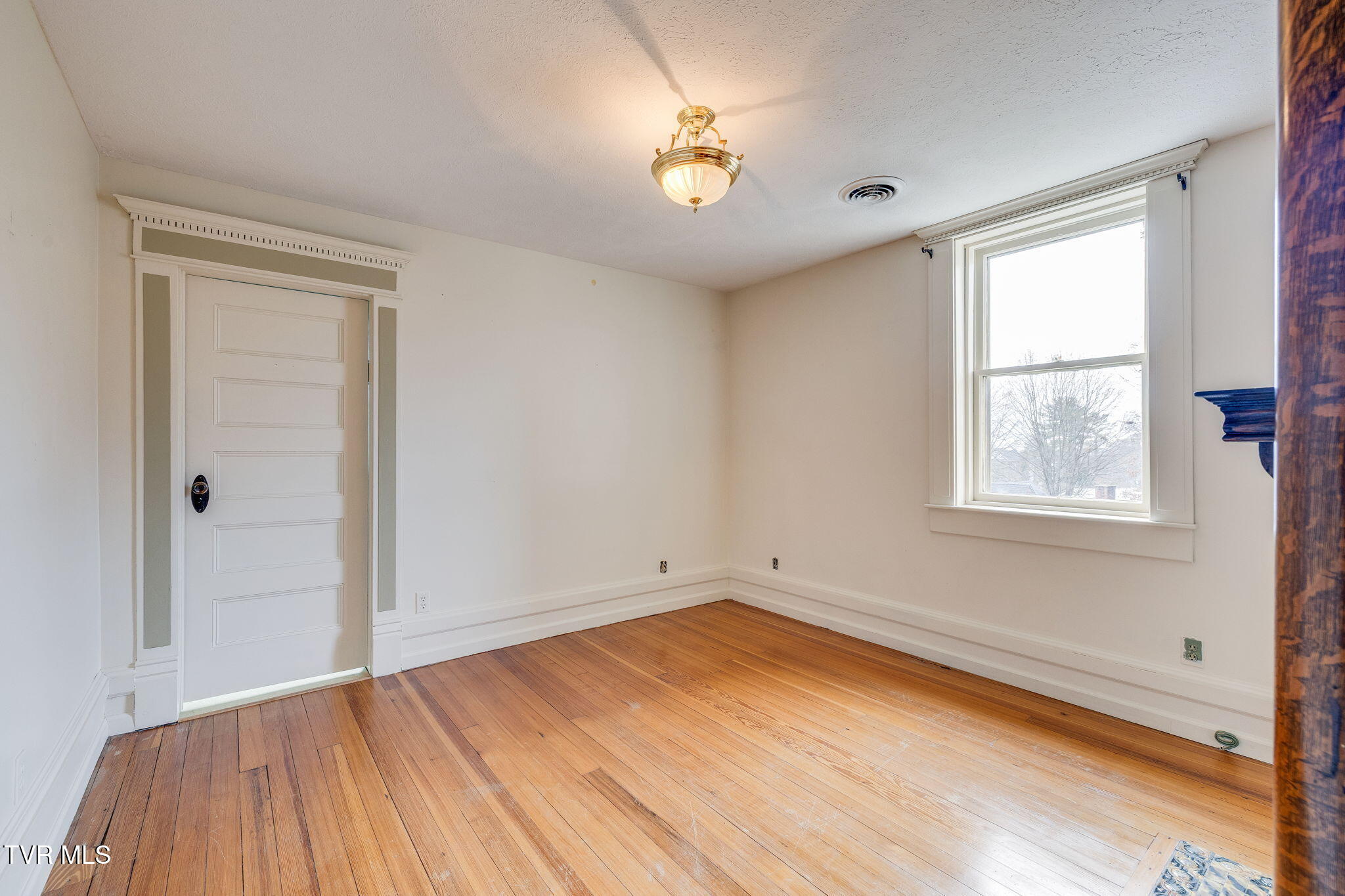 322 Spruce Street Bristol, TN 37620 - Photo 48 of 121 041