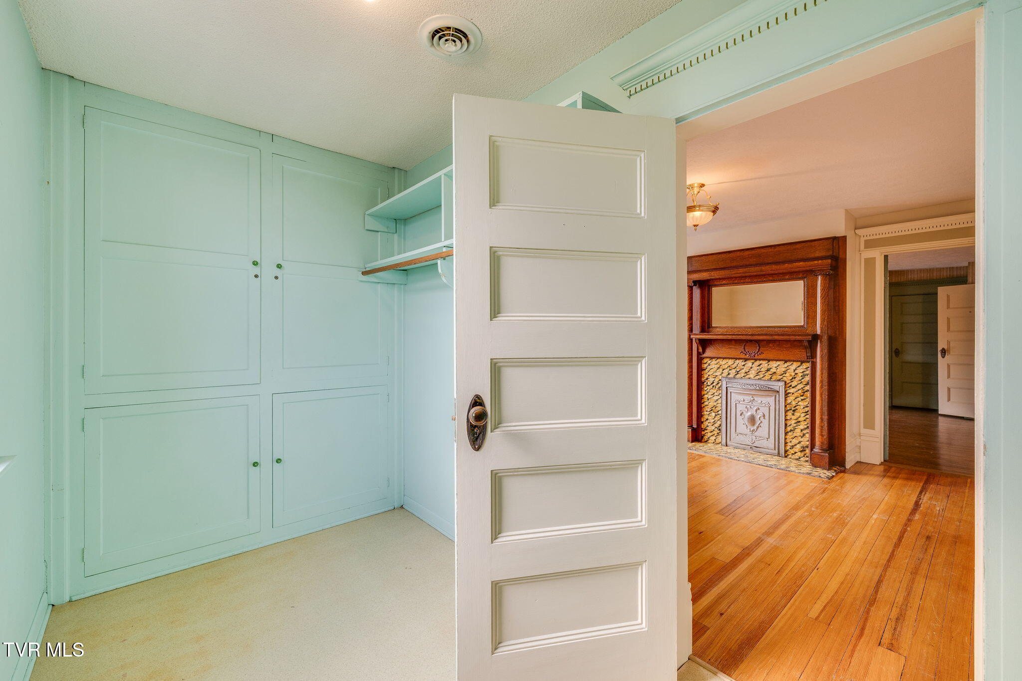 322 Spruce Street Bristol, TN 37620 - Photo 52 of 121 045