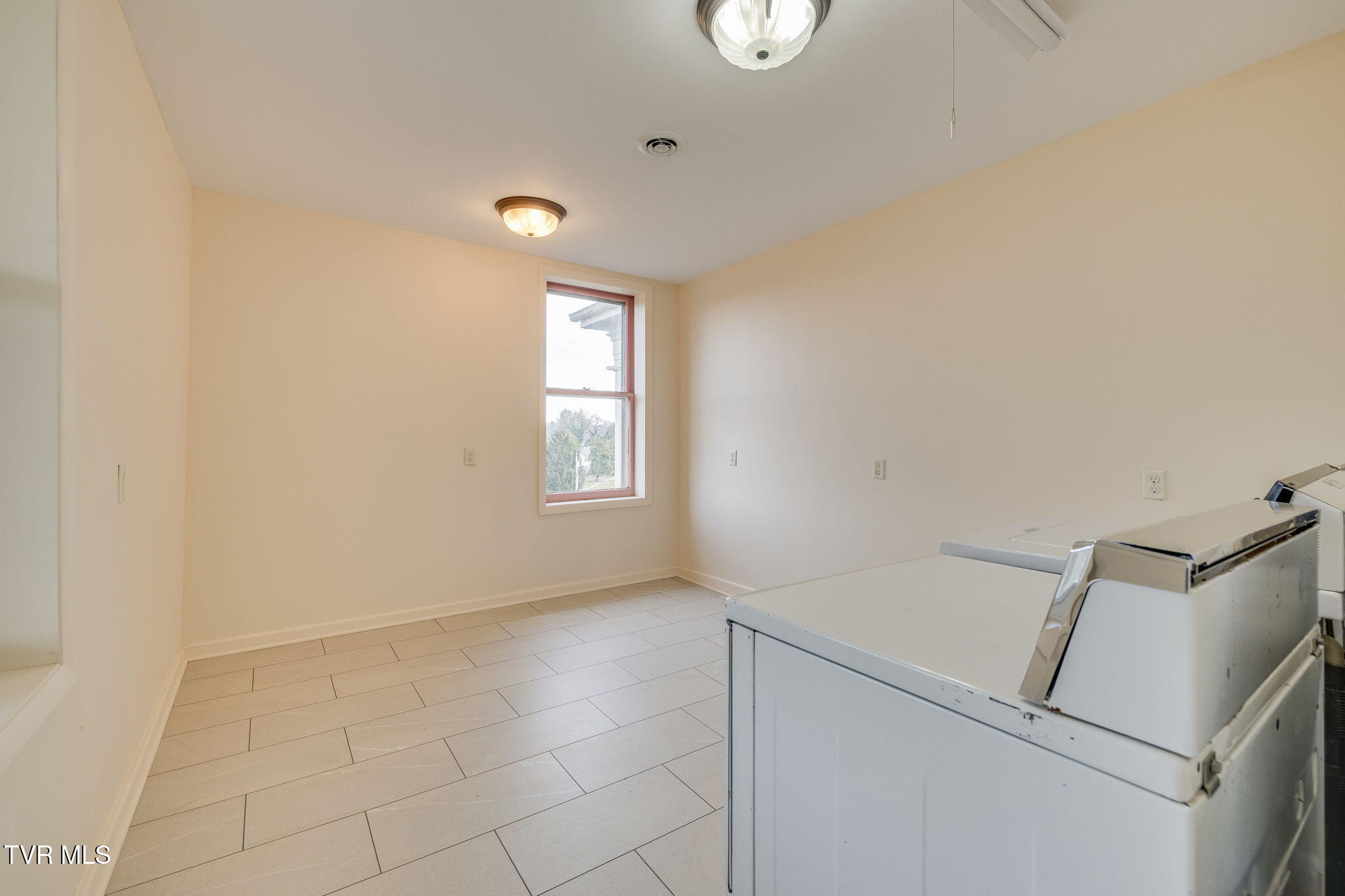 322 Spruce Street Bristol, TN 37620 - Photo 57 of 121 050