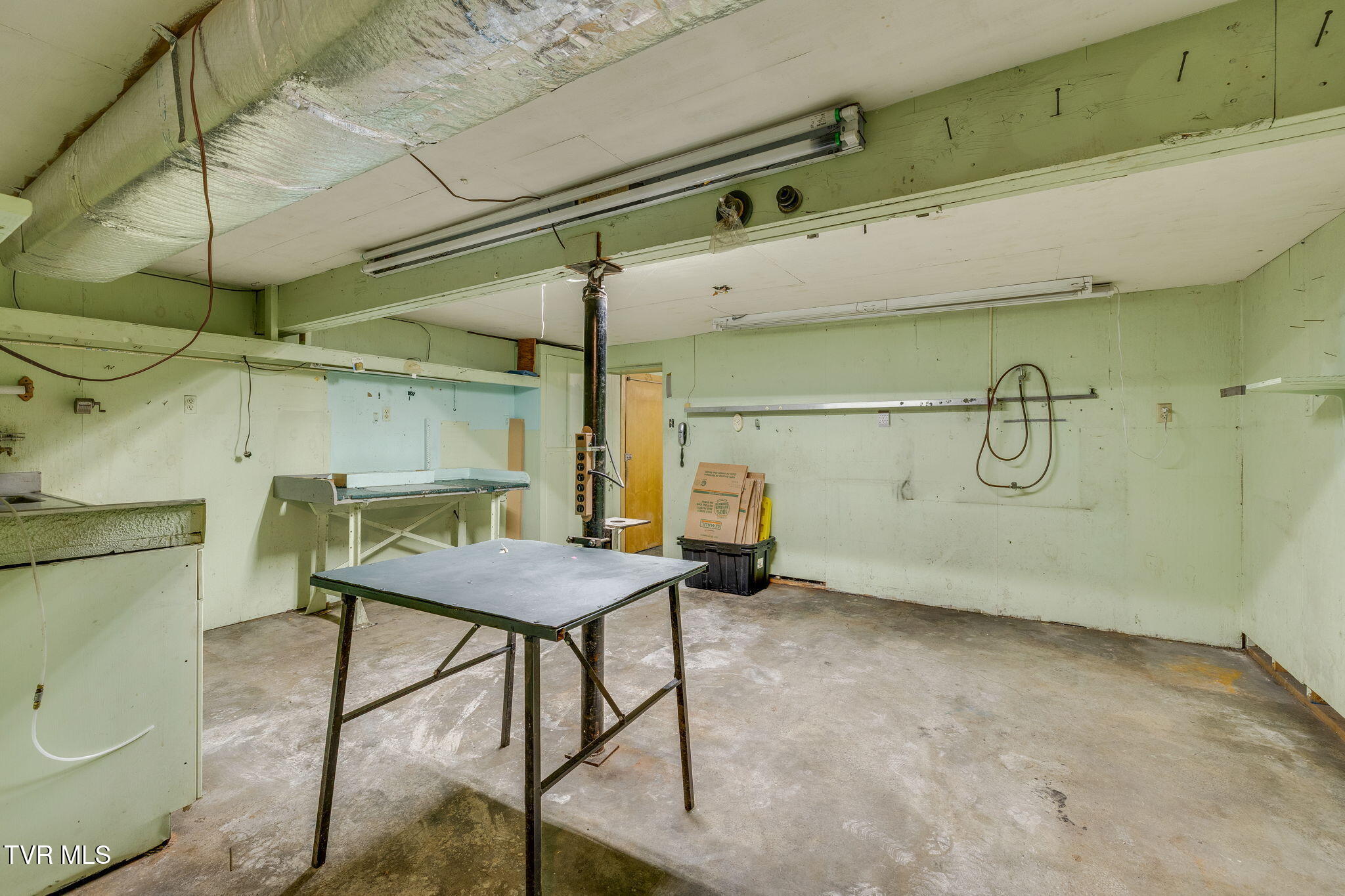 322 Spruce Street Bristol, TN 37620 - Photo 65 of 121 057