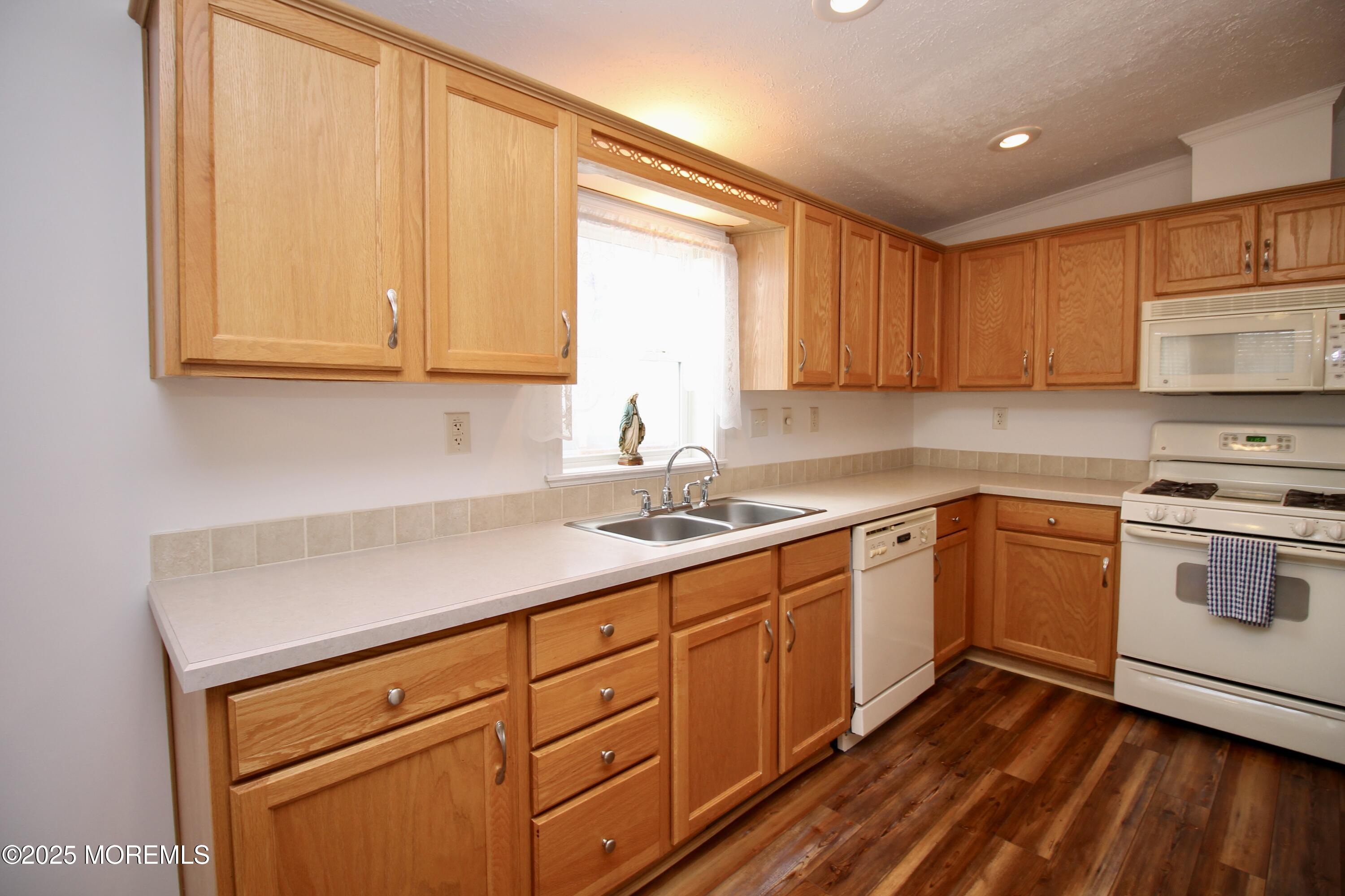 118 Woody Road Freehold, NJ 07728 - Photo 16 of 36 7A3846B3-0001-47E7-BAD2-E7340F82658B_1_2