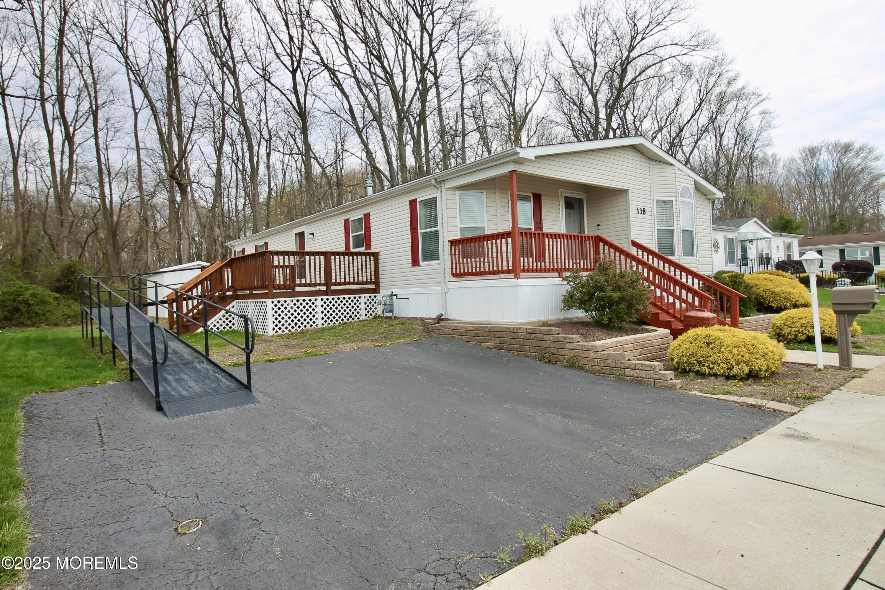 118 Woody Road Freehold, NJ 07728 - Photo 3 of 36 3535337E-0685-406E-B4B0-4F6AB78A3F6F_1_2