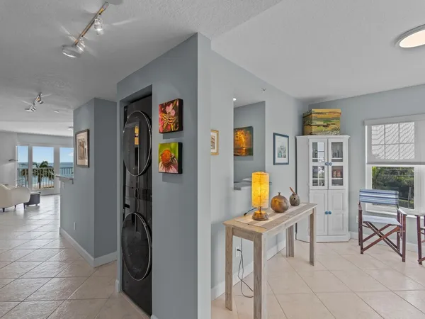 $4,000 | 2700 Ocean Drive, Unit 404, Vero Beach, FL 32963