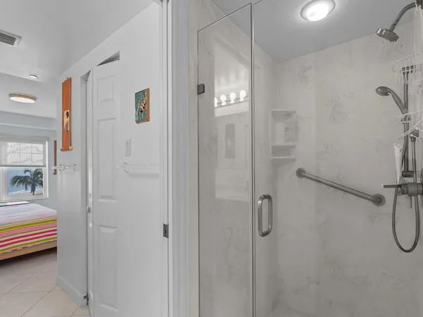 $4,000 | 2700 Ocean Drive, Unit 404, Vero Beach, FL 32963