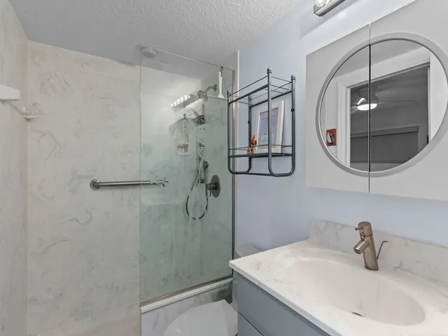 $4,000 | 2700 Ocean Drive, Unit 404, Vero Beach, FL 32963