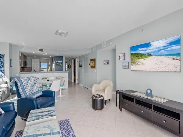 $4,000 | 2700 Ocean Drive, Unit 404, Vero Beach, FL 32963