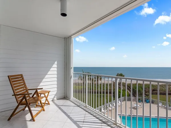 $4,000 | 2700 Ocean Drive, Unit 404, Vero Beach, FL 32963