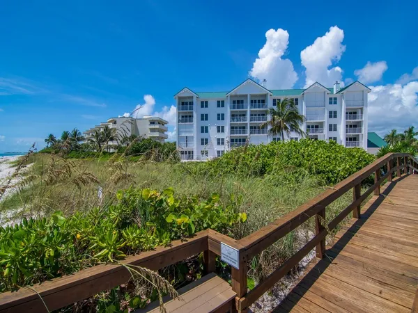 $4,000 | 2700 Ocean Drive, Unit 404, Vero Beach, FL 32963
