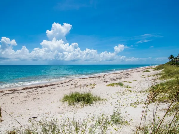 $4,000 | 2700 Ocean Drive, Unit 404, Vero Beach, FL 32963